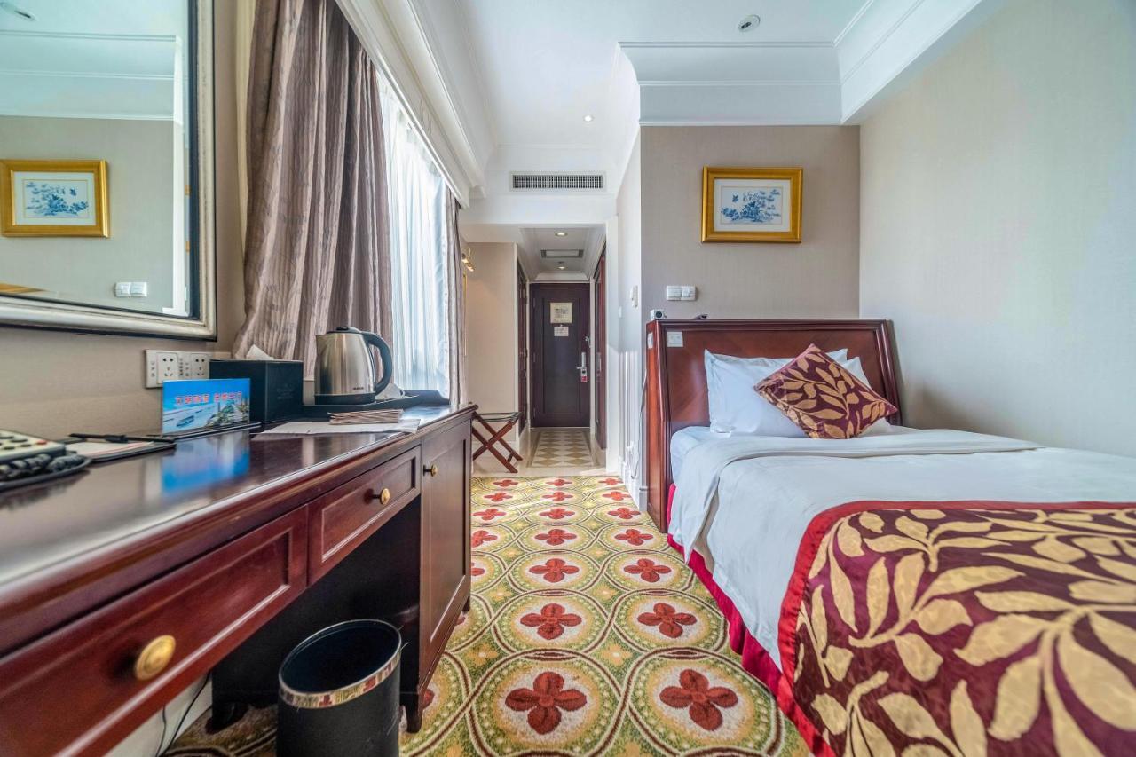 Ramada Yichang Hotel Exterior photo