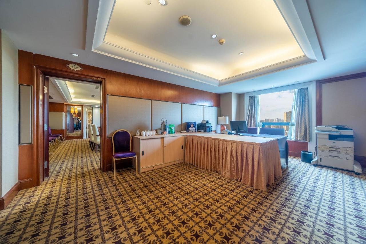 Ramada Yichang Hotel Exterior photo