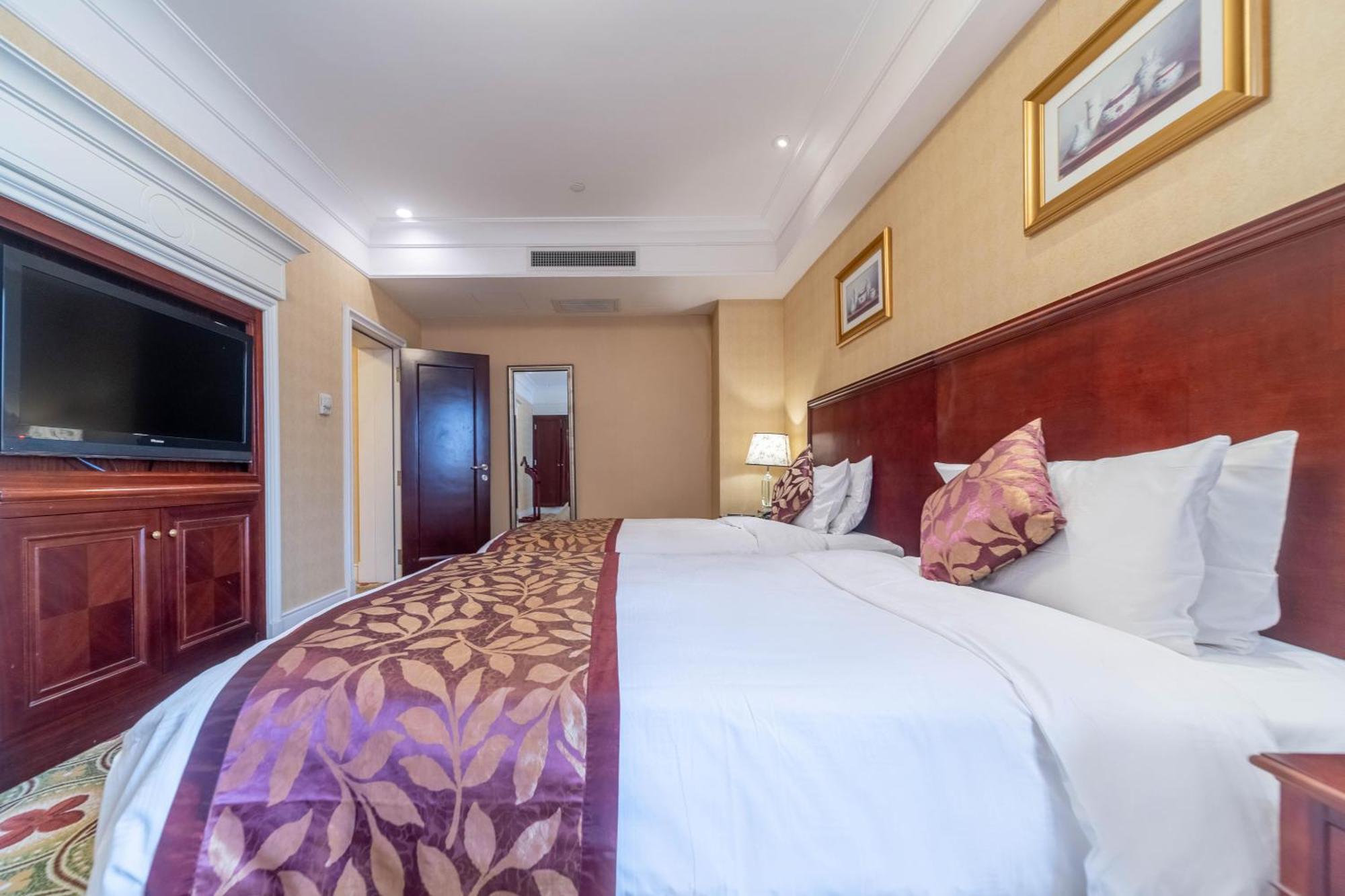 Ramada Yichang Hotel Exterior photo